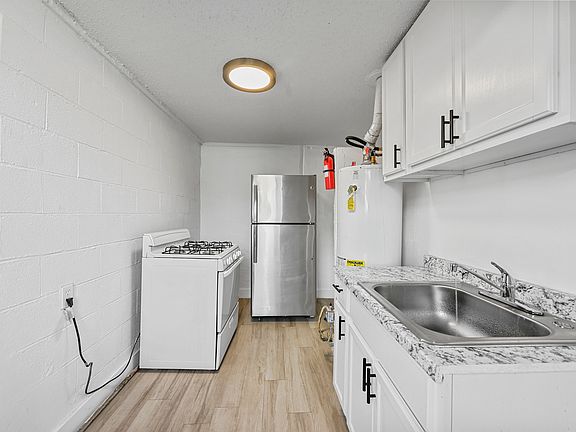 4th image of 1914 McBroom St #3