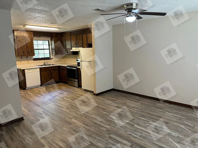 5682 Crestwood Dr — Photo 4