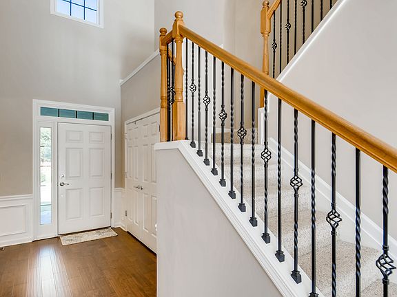 3rd image of 913 Idlewood Dr