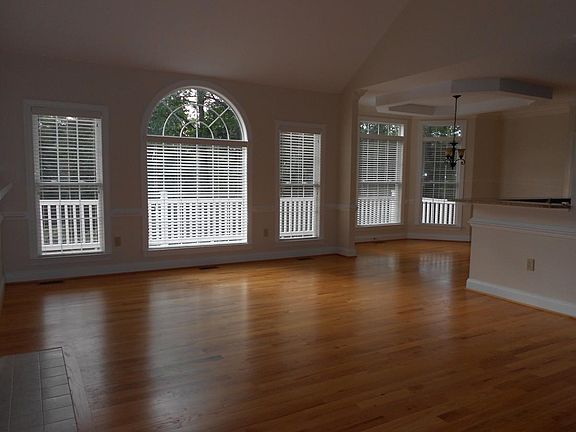 4th image of 117 Camaruge Ct