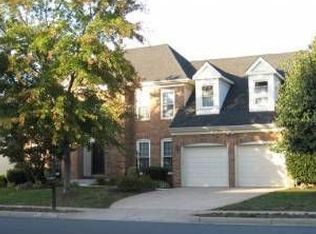 3170 Kinross Cir, Herndon, VA 20171