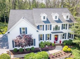 22 Lakeridge Dr S, Orchard Park, NY 14127
