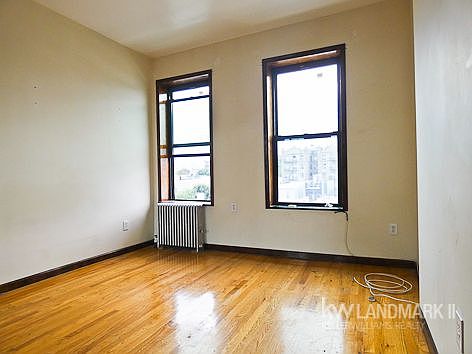 5th image of 3223 35th St APT 4L