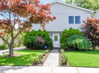 87 Devon Rd, Albertson, NY 11507