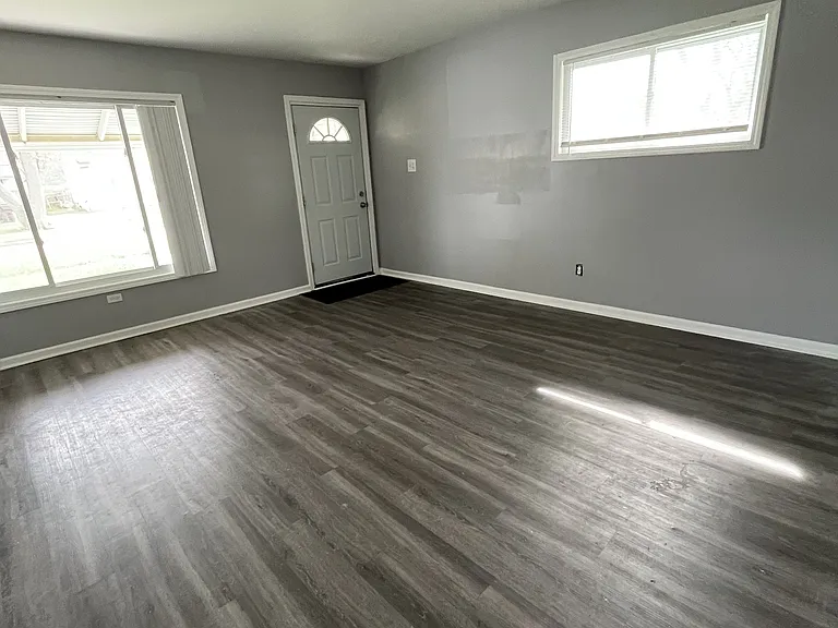 26892 Penn St — Photo 3