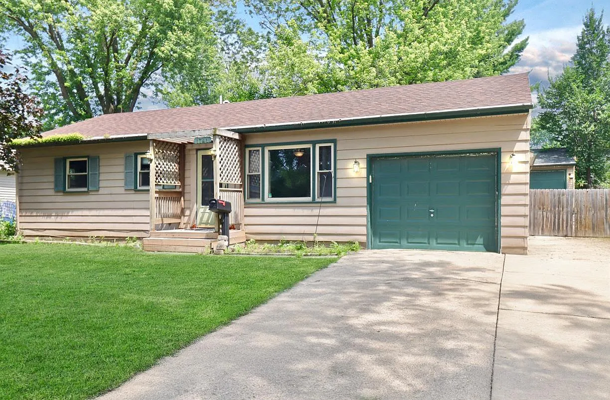 1741 Sun Valley Drive photo 1