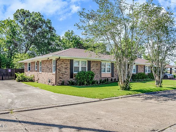 2nd image of 111 Live Oak Dr