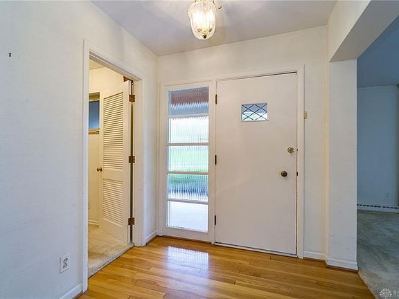 5th image of 806 Pondway St