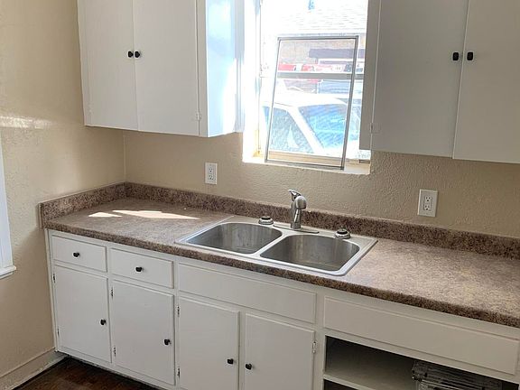 3rd image of 3405 Jackson Ave