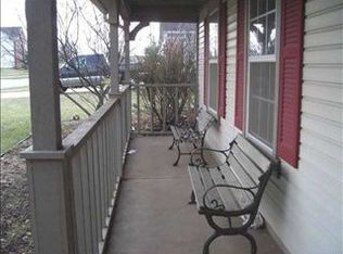 350 Stoneybrook Grove Dr, Greenwood, IN 46142