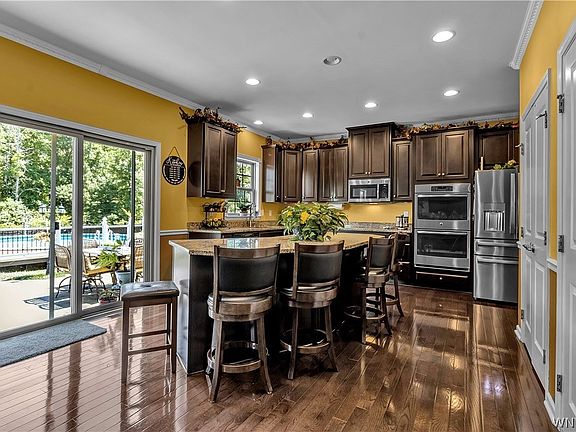 4th image of 20 Windham Ct