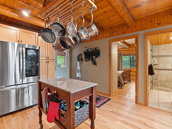 5th image of 1087 Lakeview Ln