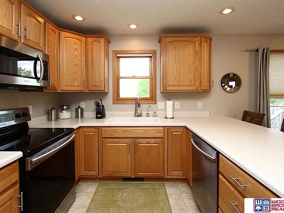 2nd image of 905 Goldenrod Cir