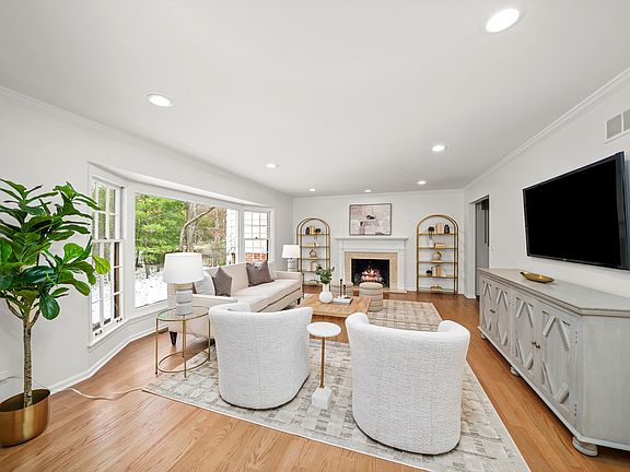 3rd image of 524 Forest Hill Rd