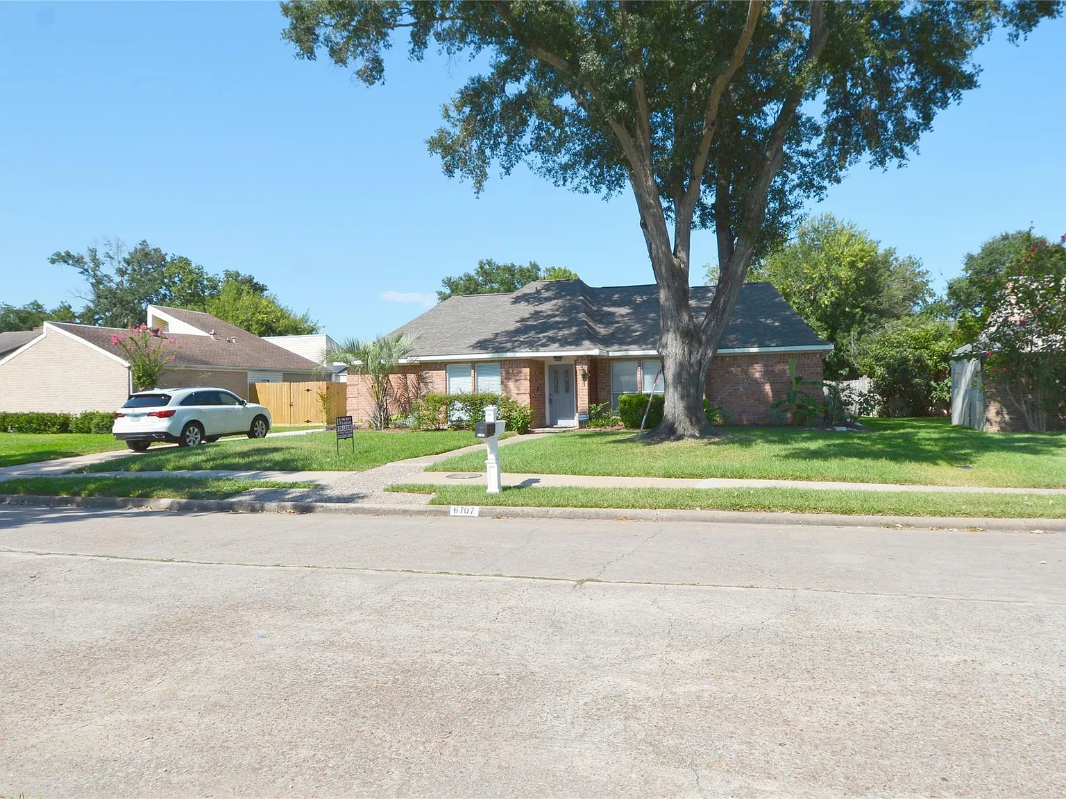 4 bed, 2.5 bath, 2187 sqft, $2,100 — Photo 2