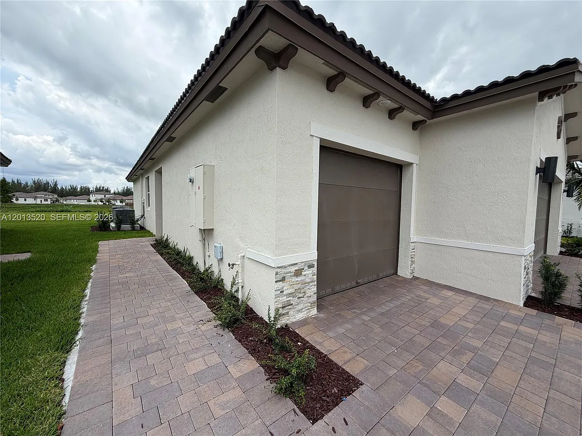 Building Photo - 2384 SE 29th Dr #2384