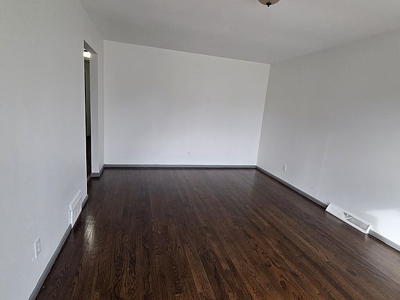 4th image of 7402 W Thurston Ave