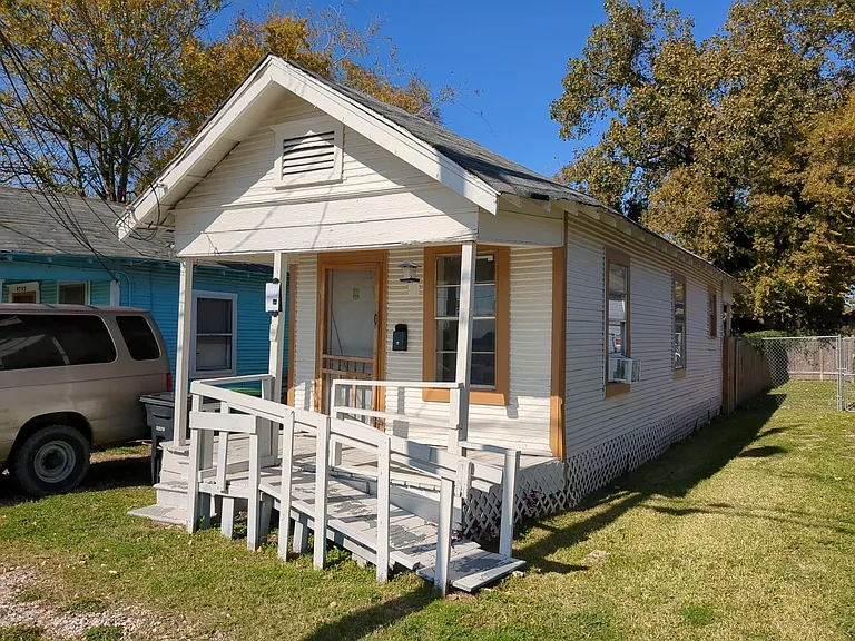 4715 Liberty Rd — Photo 1