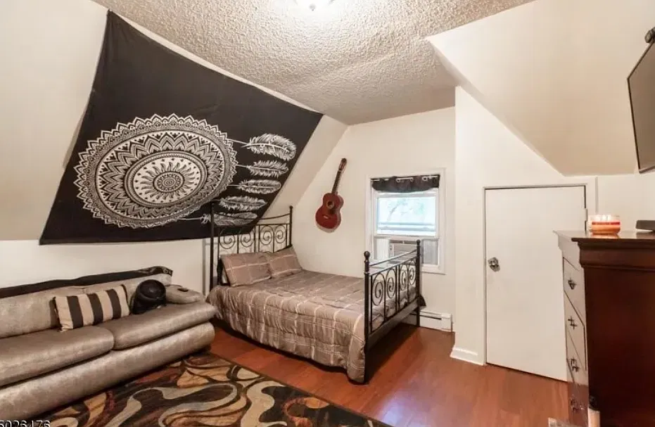3 bed, 850 sqft, $1,700 — Photo 2