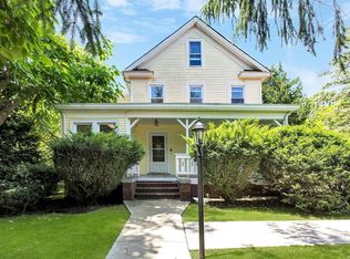 15 Oliver St, Riverhead, NY 11901