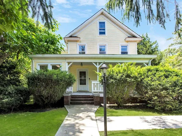 15 Oliver Street, Riverhead, NY 11901