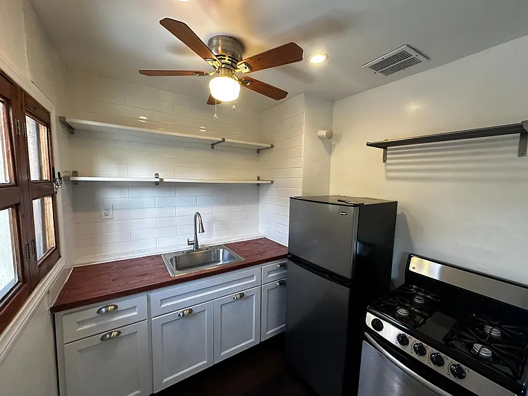 1177 N Hoover St #3/4 — Photo 8