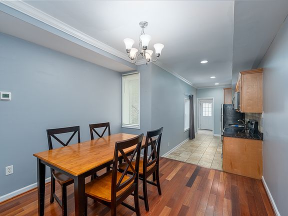 5th image of 25 E Heath St