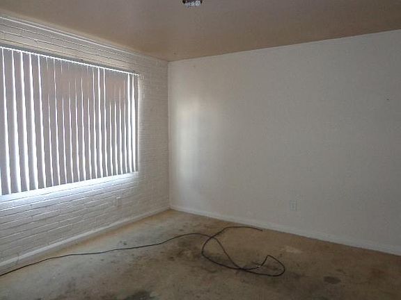 4th image of 1012 Madeira Dr SE