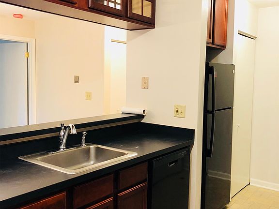 2nd image of 125 Glengarry Dr APT 202