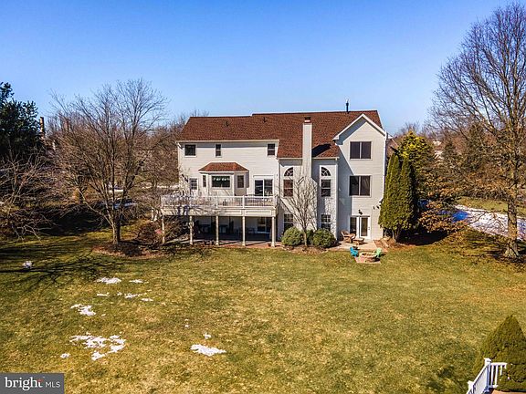 5th image of 300 Vista Dr