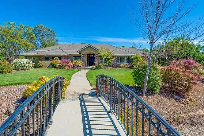 38 Tuscan Dr photo 1