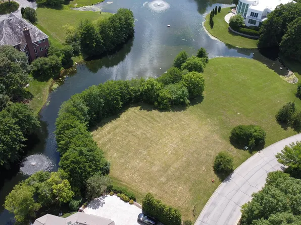 9224 Falling Waters Dr E, Burr Ridge, IL 60527