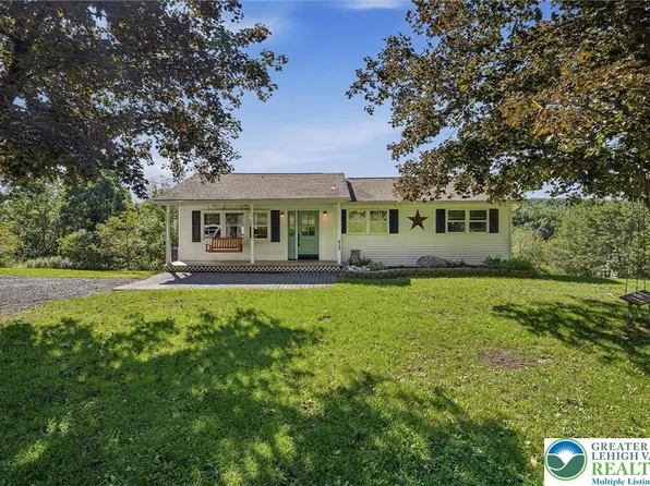 413 Stony Brook Dr, Stroudsburg, PA 18360