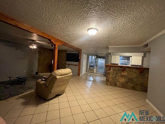 5th image of 913 Mora St