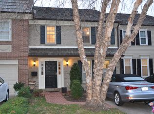 2360 S Queen St, Arlington, VA 22202