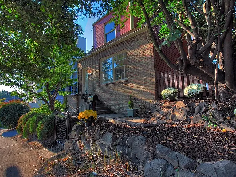 1415 NE 52nd St — Photo 1