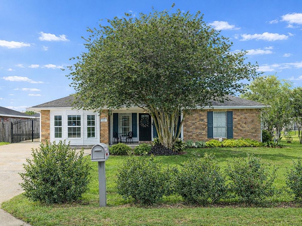 1st image of 121 Rosedown Dr