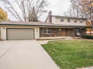 2204 E 51st St, Sioux Falls, SD 57103