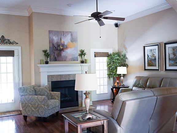 3rd image of 6 Stonegate Dr