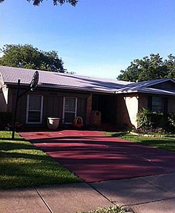 2nd image of 805 Bandera Ln