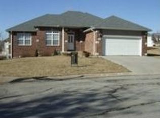 2065 Twin Pines Dr, Sedalia, MO 65301