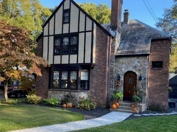 53 Elwood Dr, Springfield, MA 01108