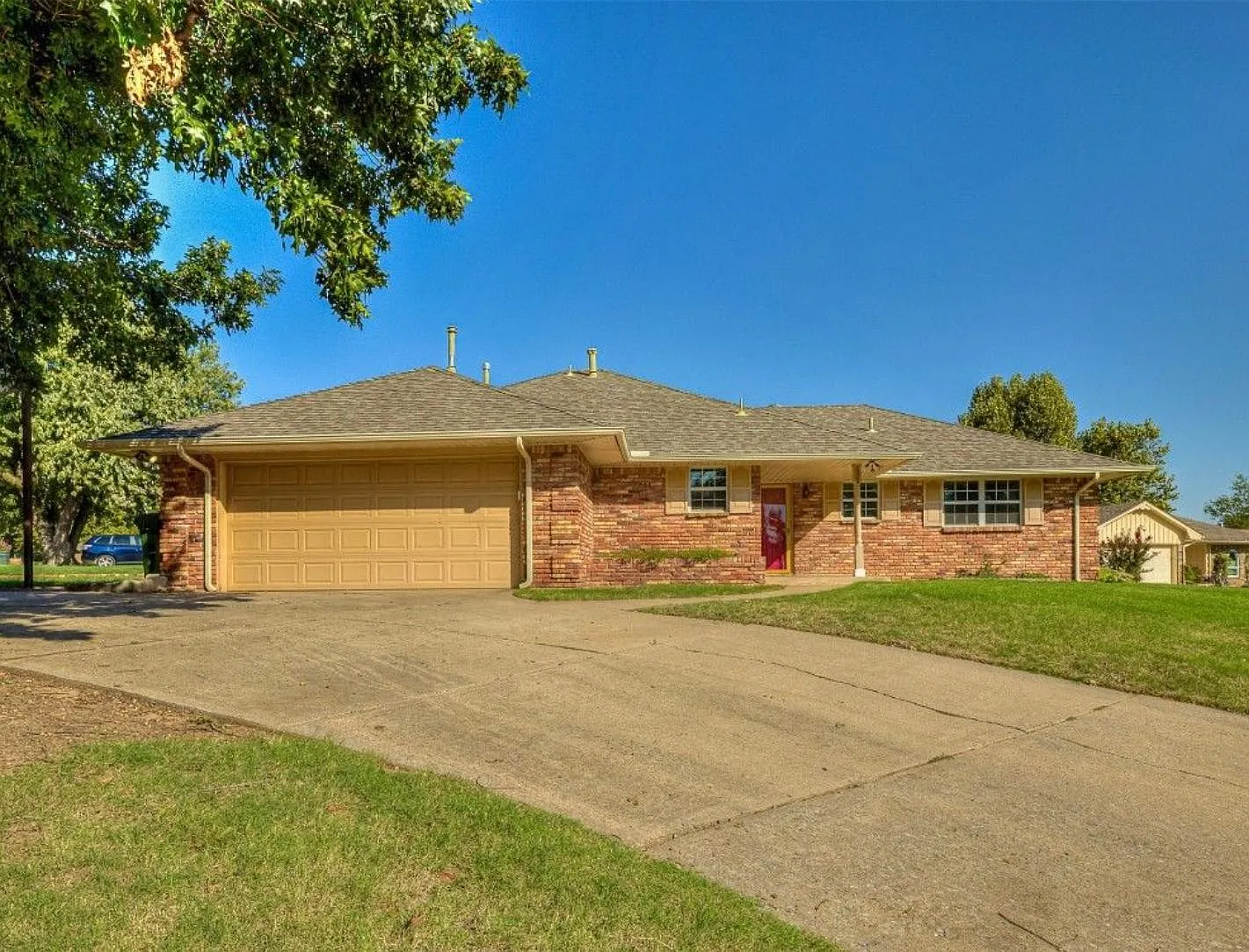 629 Montreal Dr — Photo 1