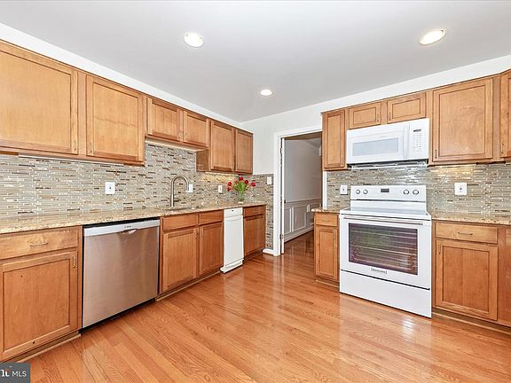 4th image of 11308 Empire Ln