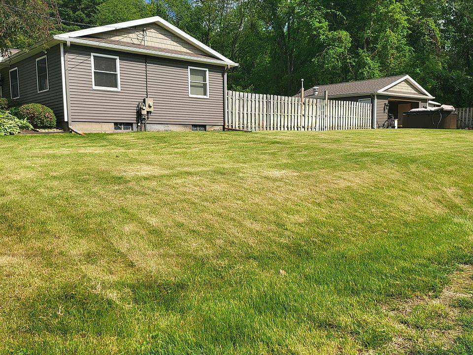 2nd image of 2565 Dan St