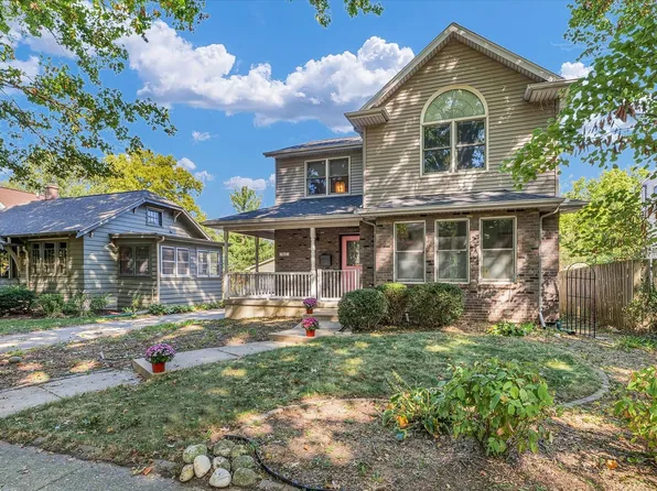 912 W Daniel St, Champaign, IL 61821