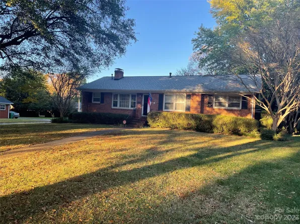 1901 Sandhurst Dr, Charlotte, NC 28205