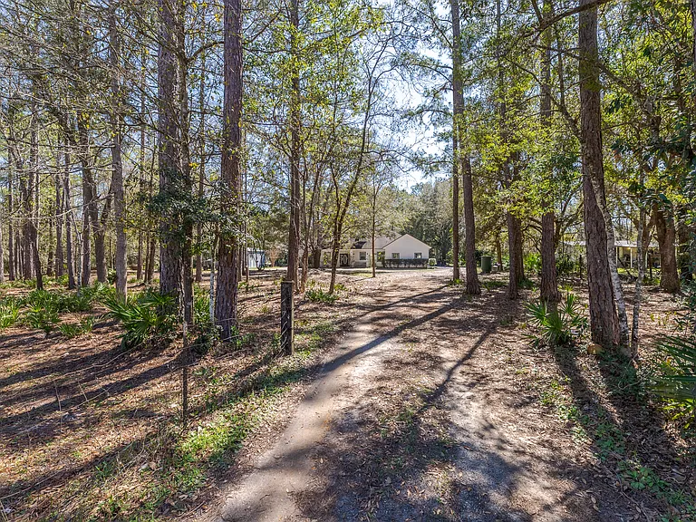 1489 Bluejay Dr — Photo 1