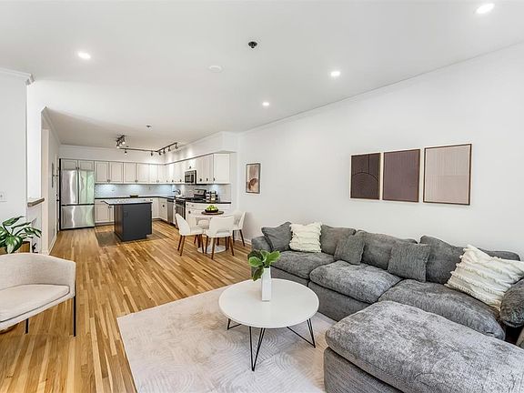 4th image of 508 1st St APT 2W