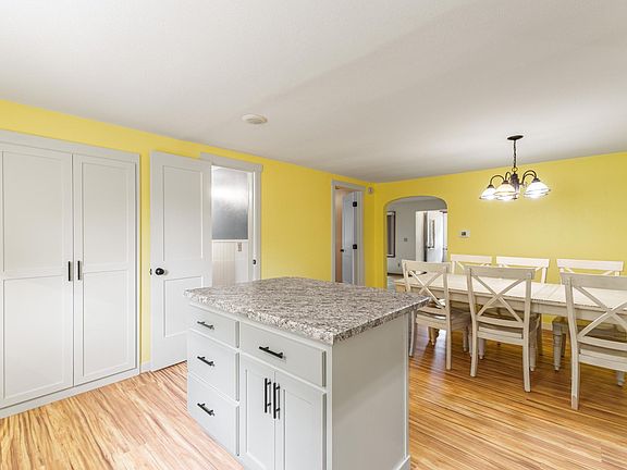 4th image of 214 4th St NE